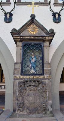 Bildstock auf der Rathaustreppe