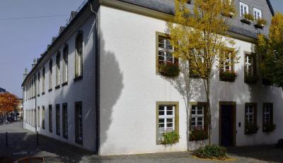 Rück- und Seitenansicht in Richtung Volksbank