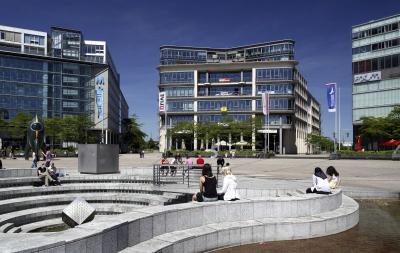 Zentraler Paltz im Mediapark Köln