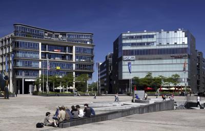 Mediapark Köln mit Platzrandbebauung