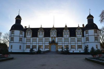 Gartenseite Schloss Neuhaus