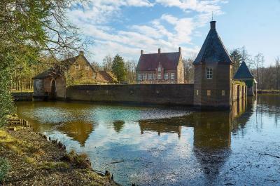 Blick über den Wassergraben auf Haus Welbergen