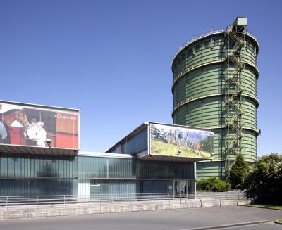 Gasometer und Sportgeschäft Decathlon