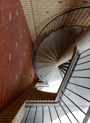 Haus im Burggarten, offenes Treppenhaus mit Wendeltreppe