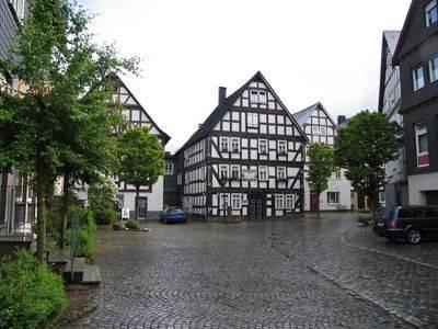 Typische platzartige Aufweitung der Wallstraße