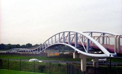 Brücke in Stahlfachwerkkonstruktion