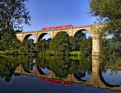 Ruhrviadukt Herdecke mit Zug