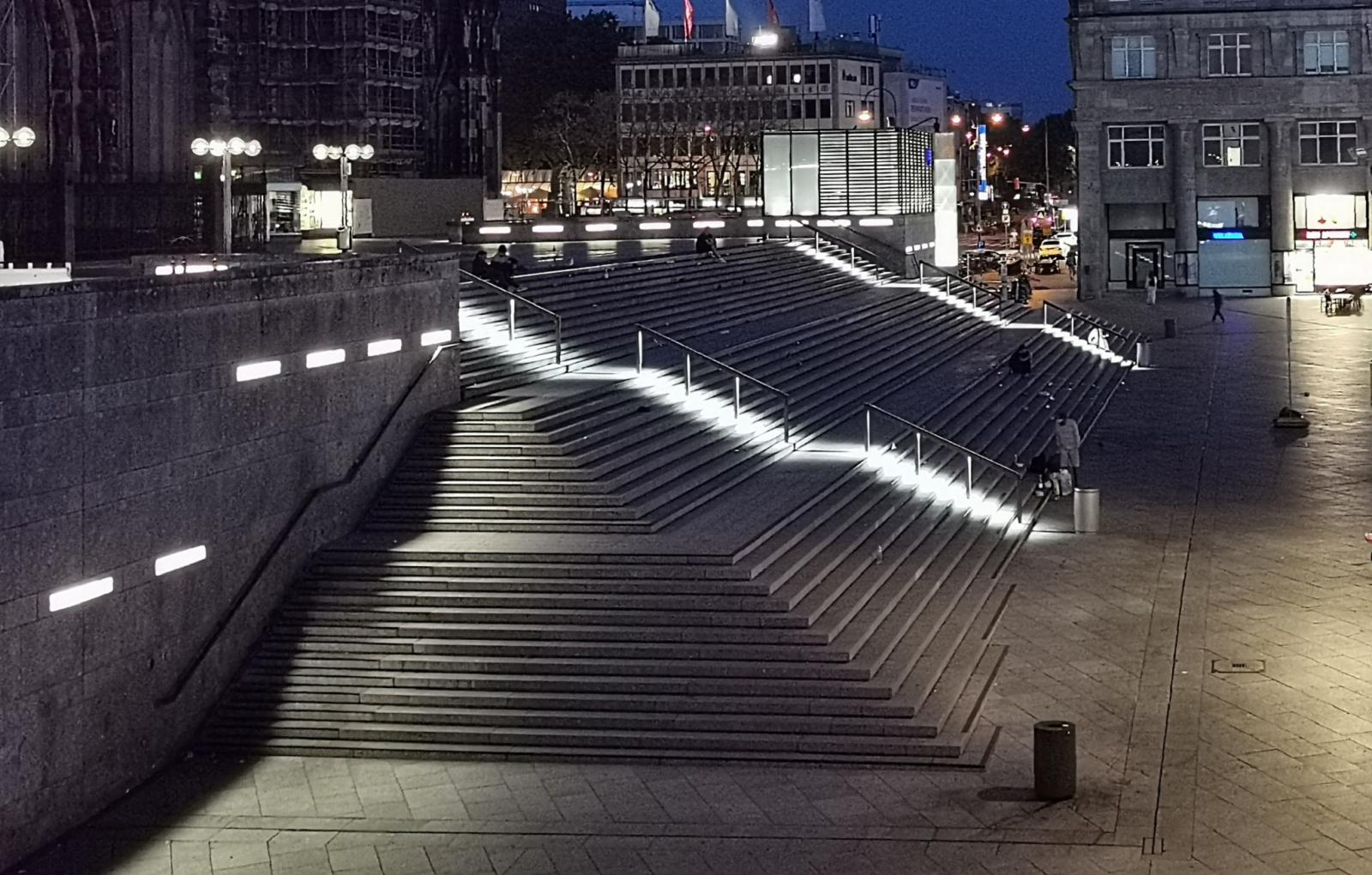 Domtreppe beleuchtet