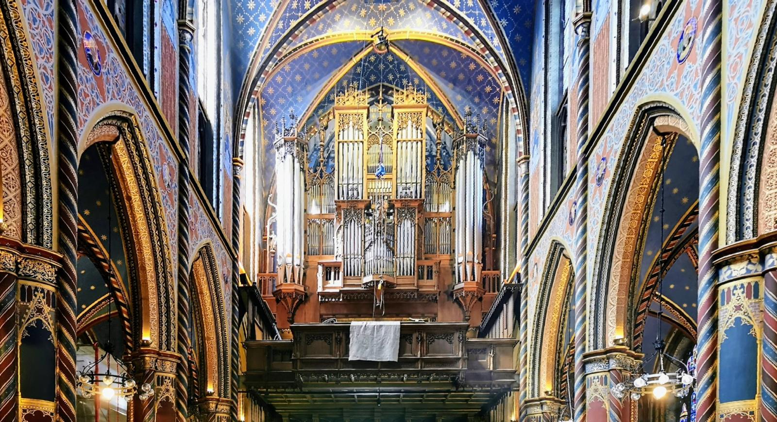 Blick zur Orgel
