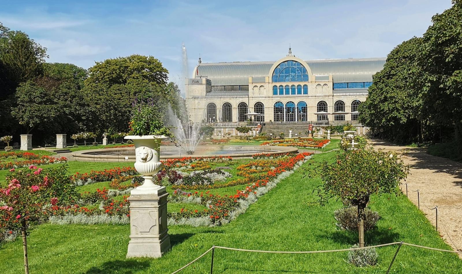 Haupthaus mit französischem Parterre