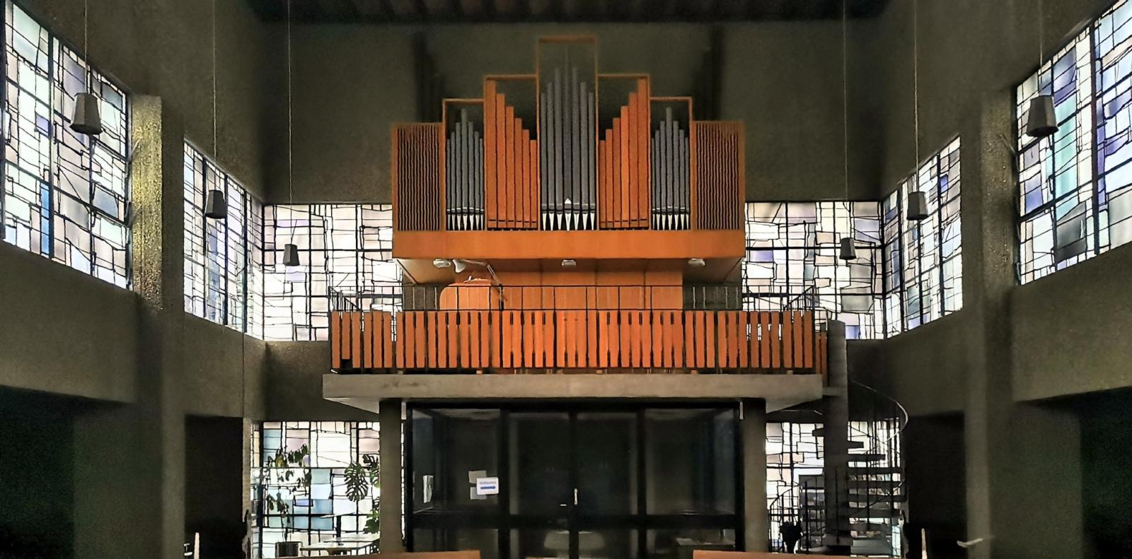 Blick auf die Orgel