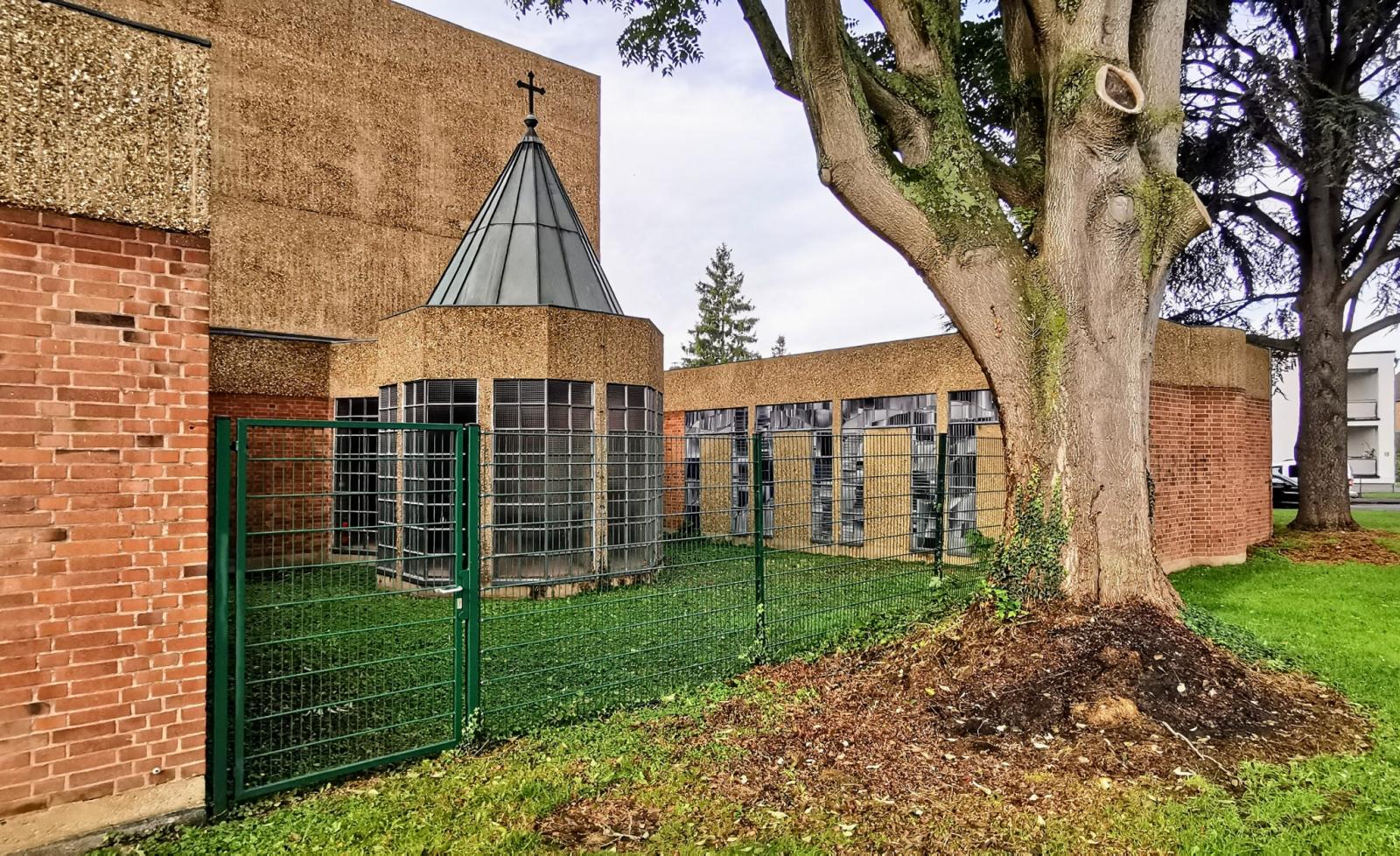 Ostansicht mit Kapelle