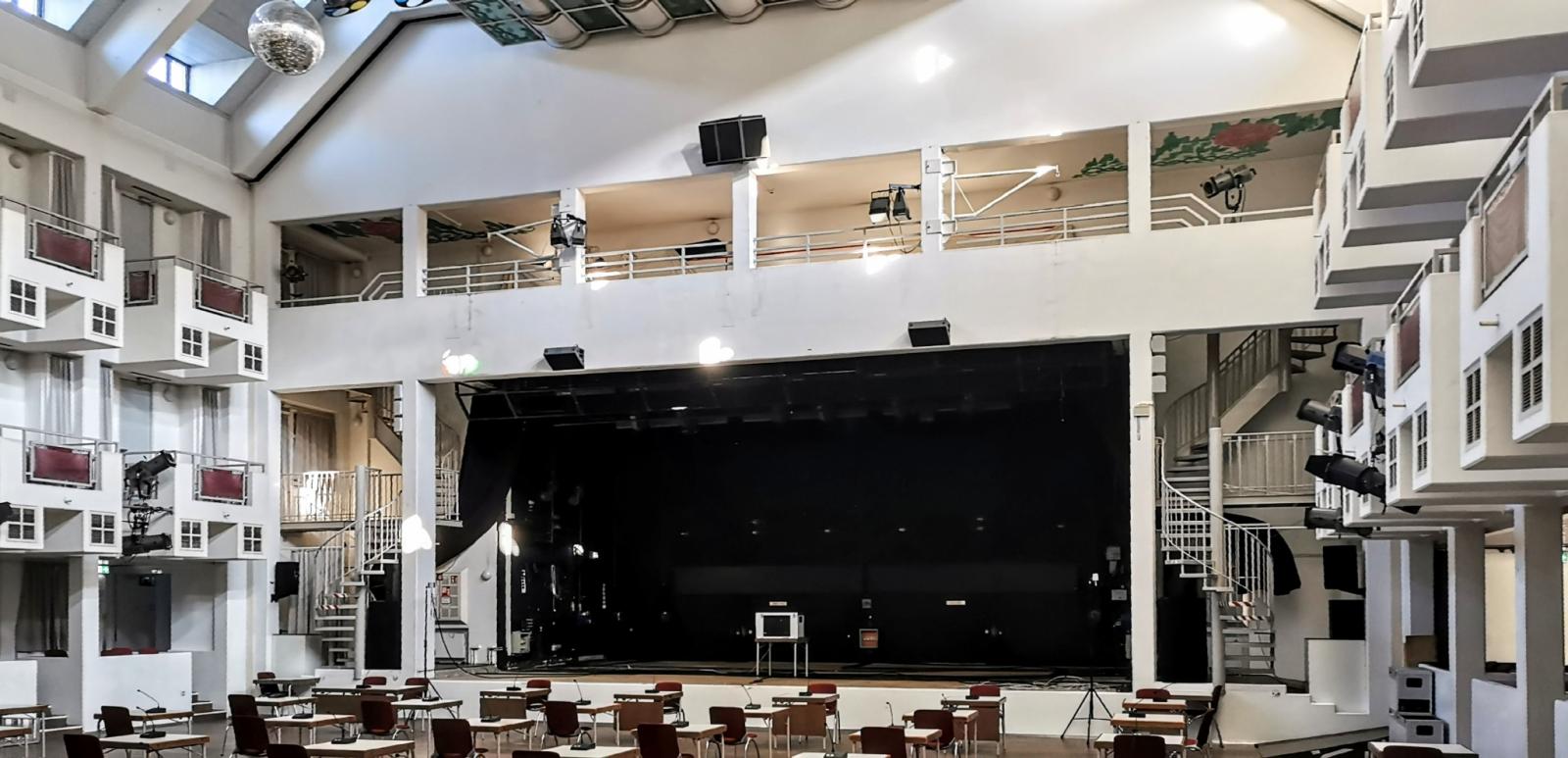Stadthalle Rheinberg Innenansicht mit Bühne