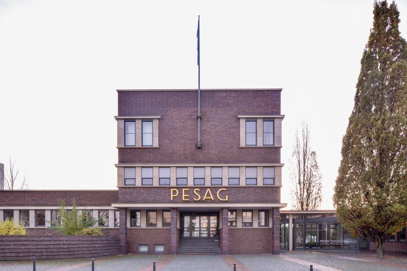 frontaler Blick auf die Fassade