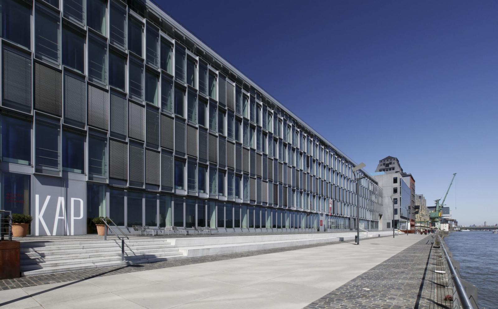 Fassade zum Rhein, Blick Richtung Norden