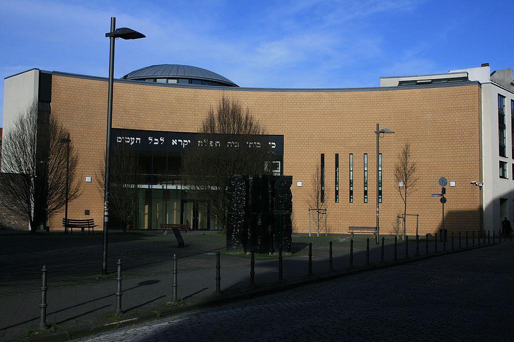 Gesamtansicht Fassade der Neuen Synagoge in Aachen