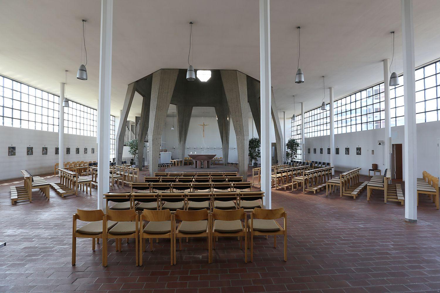 Innenansicht St. Maria Königin Düsseldorf