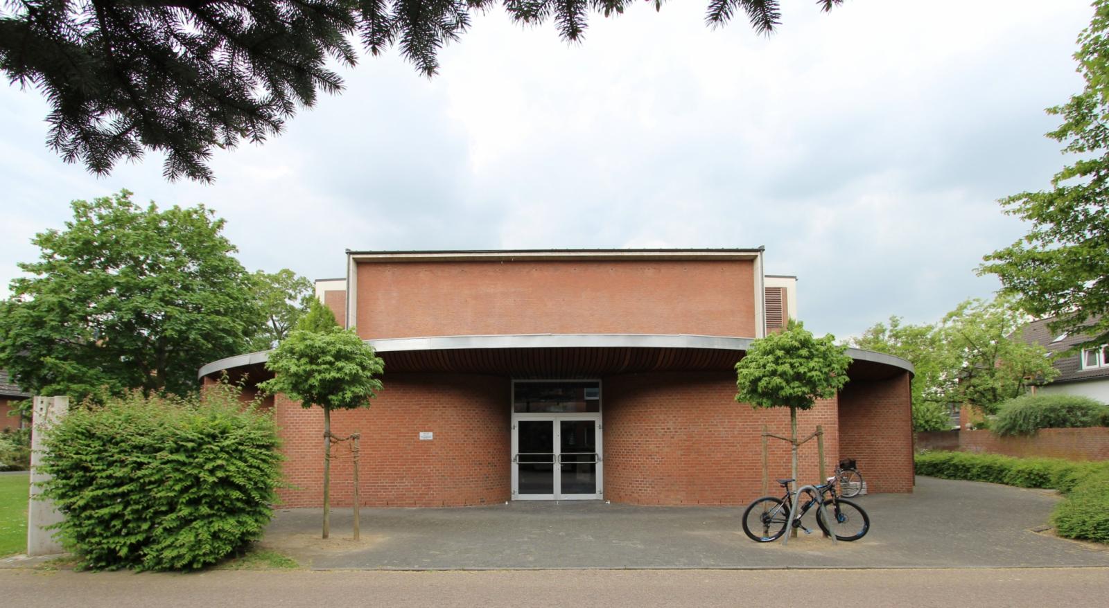 Kirche Heilige Familie Ostansicht
