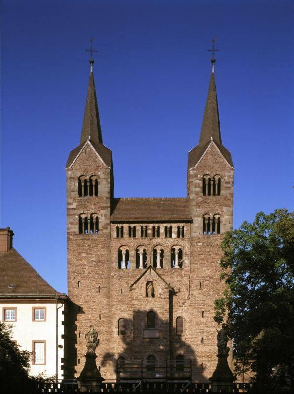 Westfassade der Klosterkirche
