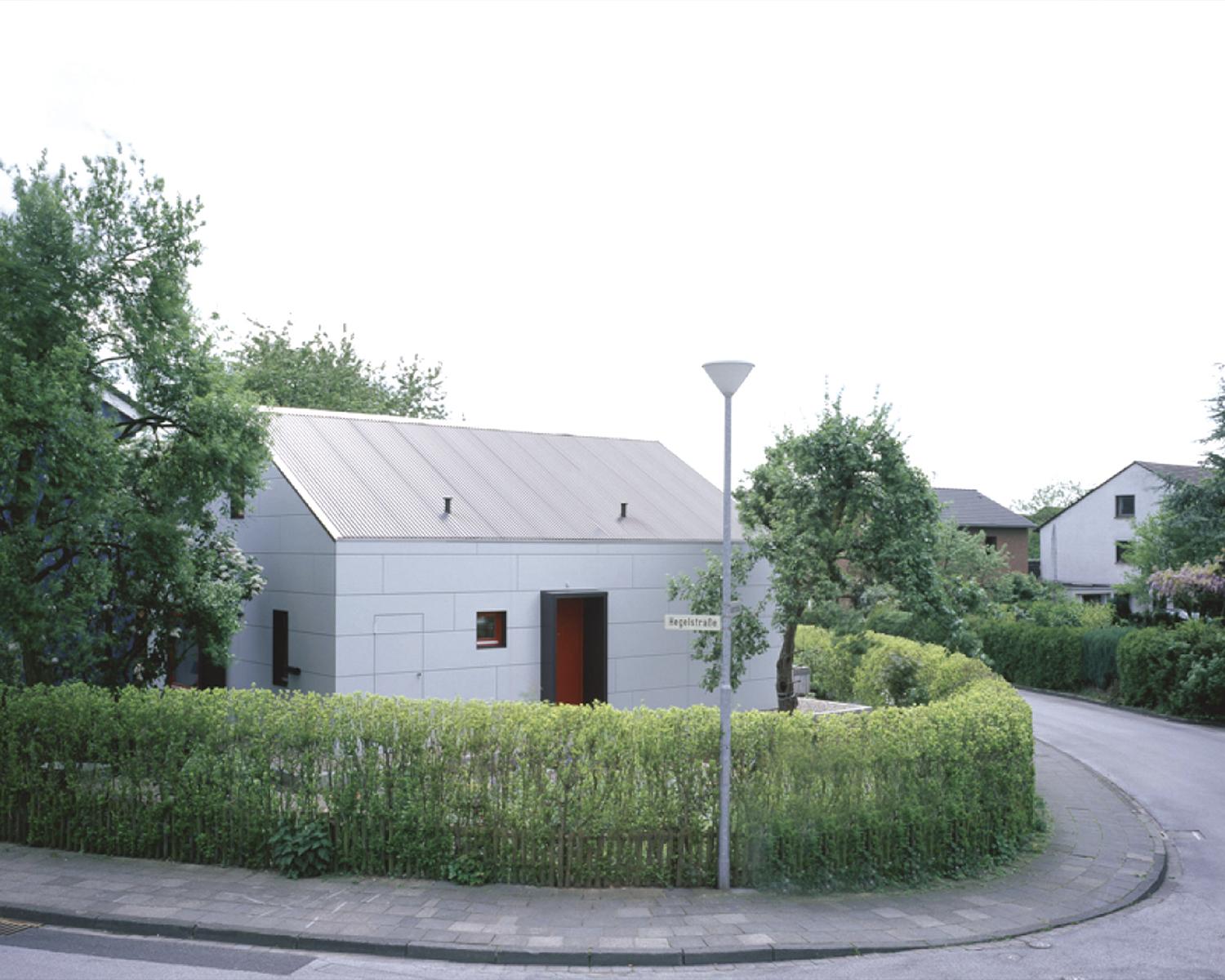 Haus Höfner, Straßenperspektive