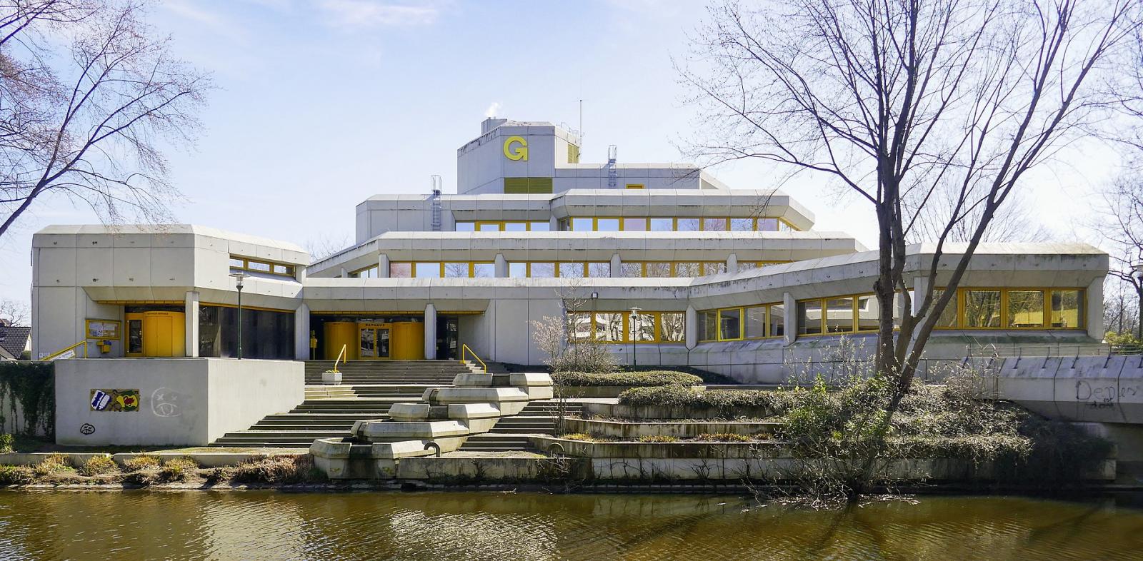 Rathaus Gronau, Ansicht vom Eschbach (Westen)