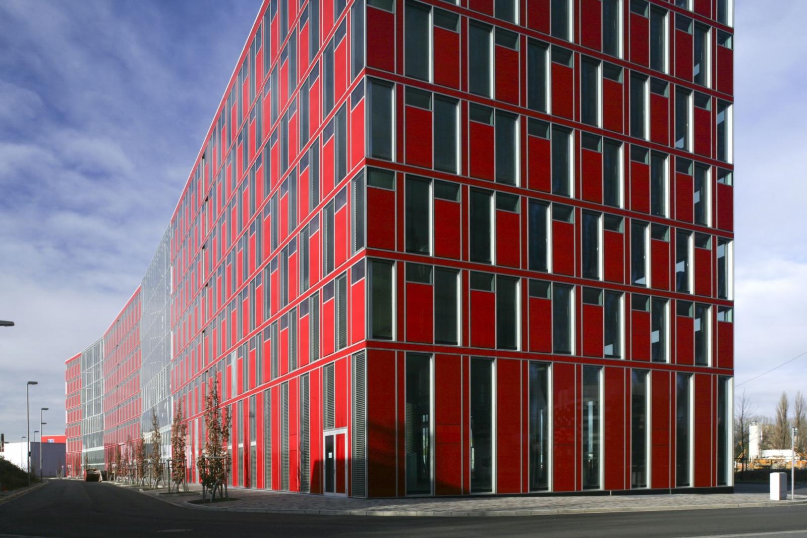 Blick von Westen mit Südfassade