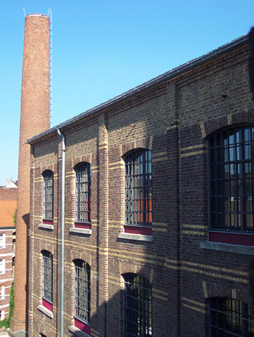 Fabrikgebäude von außen