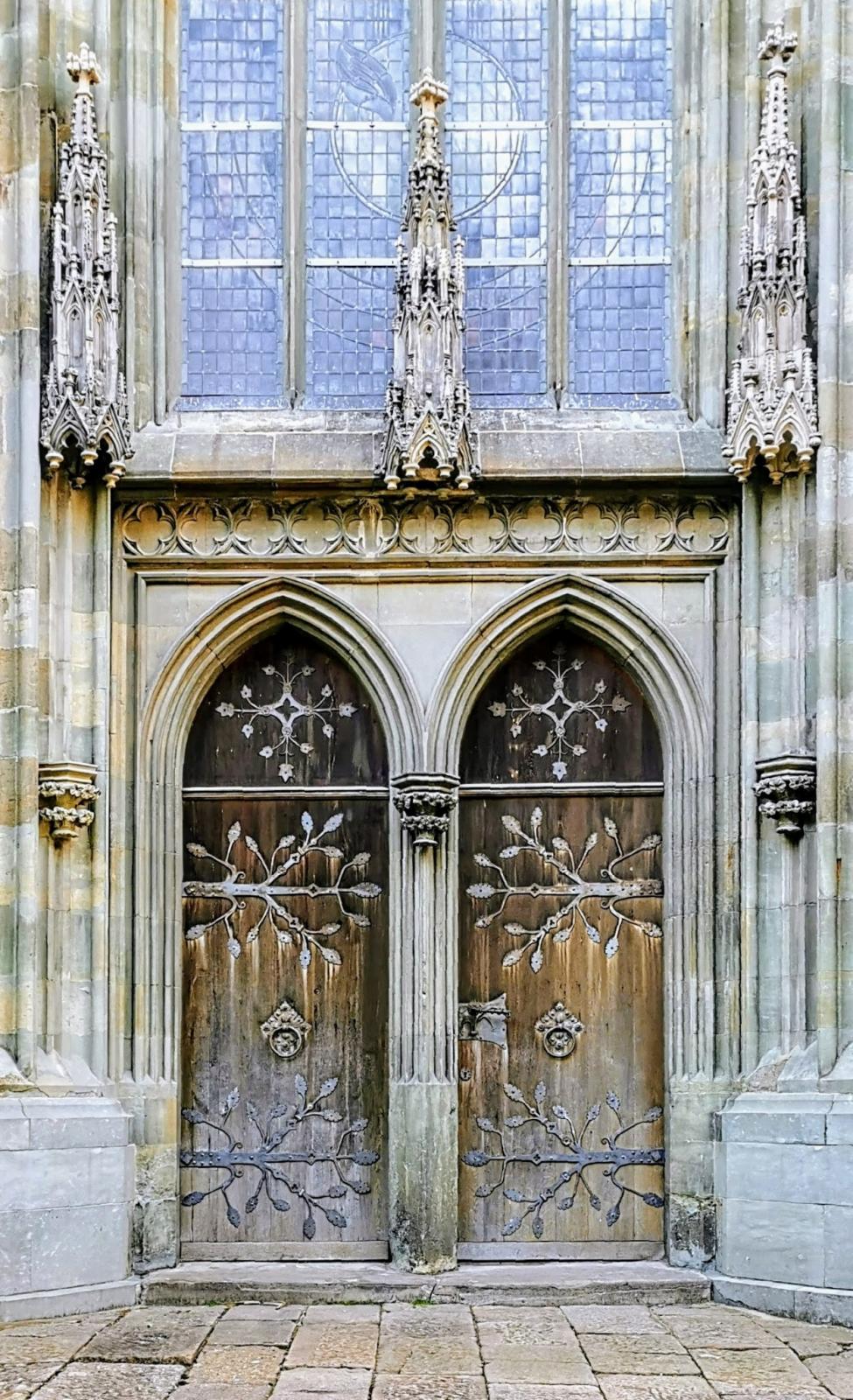 Westportal der Wiesenkirche