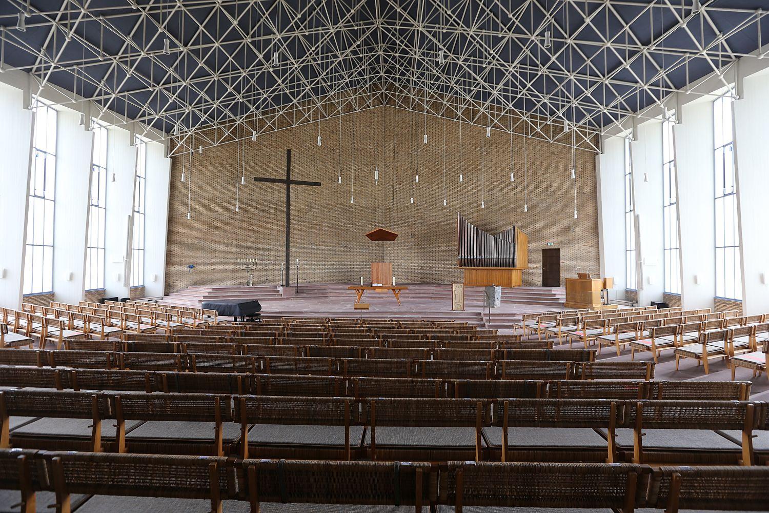 Petruskirche Düsseldorf Innenraum