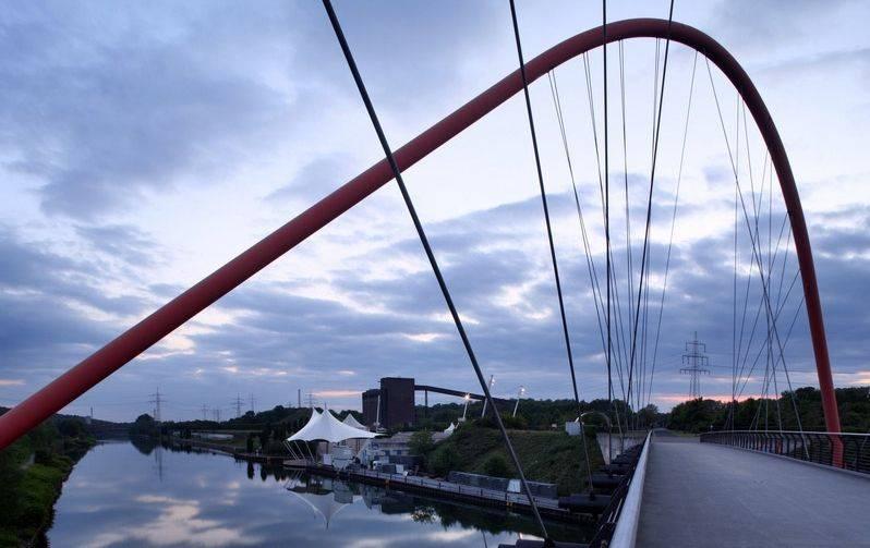 Auf der Brücke, mit Blick auf die Kanalbühne ( Amphitheater)