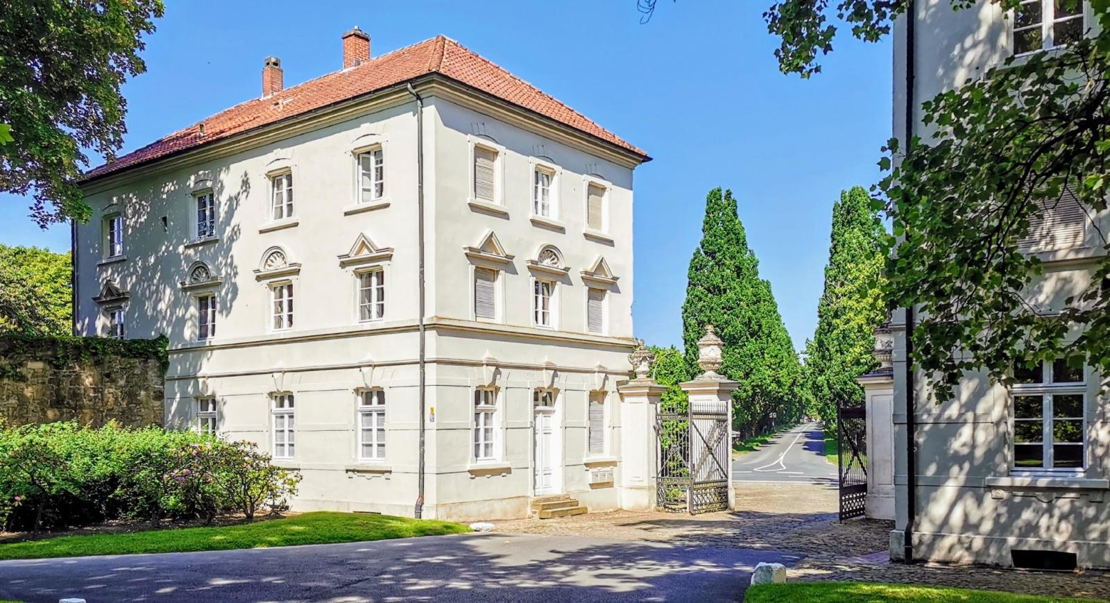 Dreigeschossige Torgebäude am Eingang zu Schloss Cappenberg