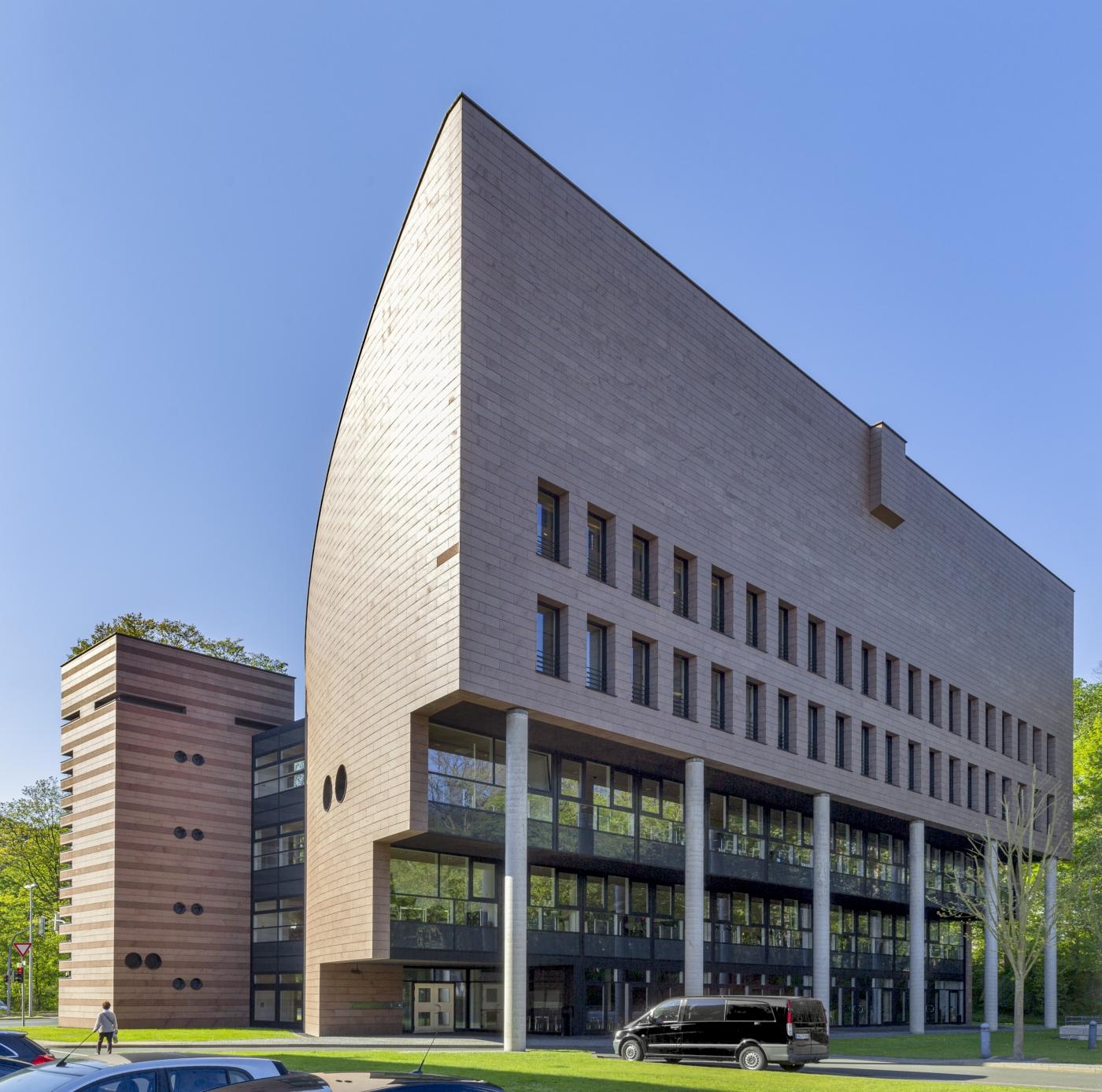 Verwaltungsgebäude Harting Seitenansicht