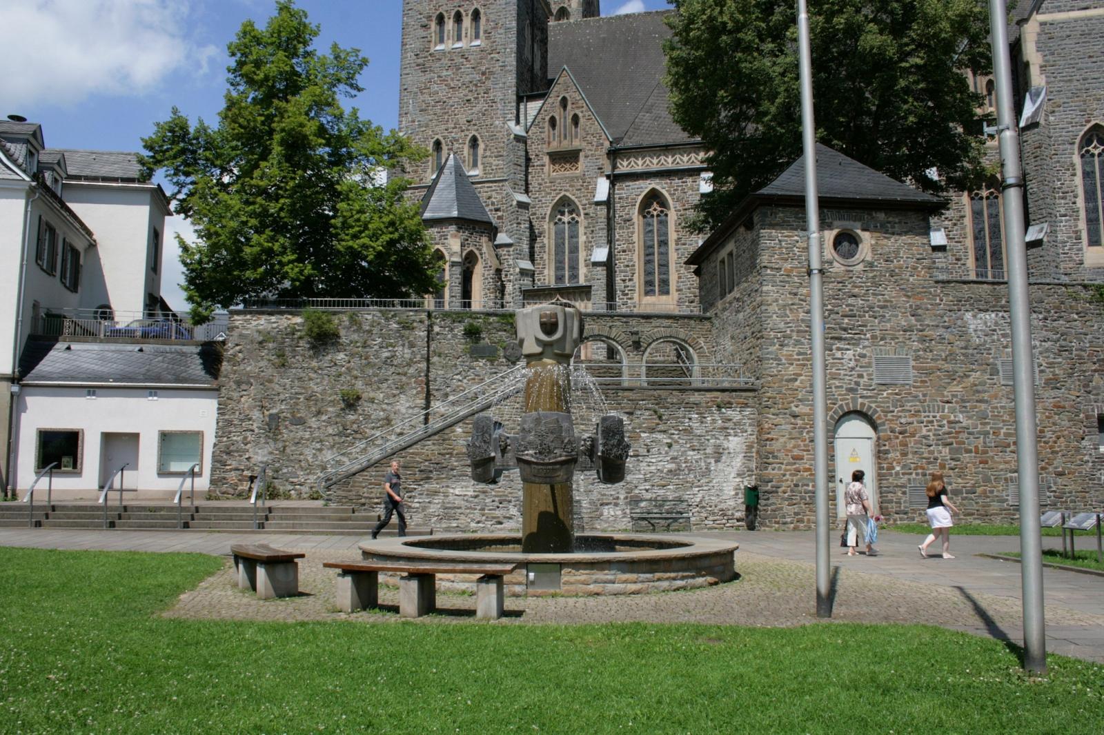 Stadtmauer mit Kurkölner Platz