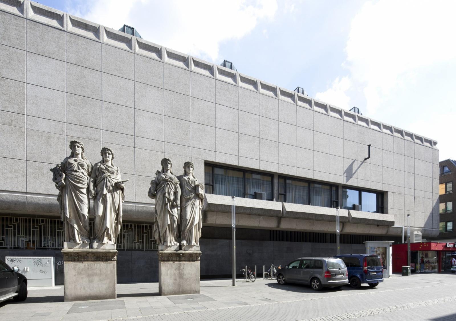 Fassadenansicht West mit Karyatiden am Kay-und-Lore-Lorentz-Platz