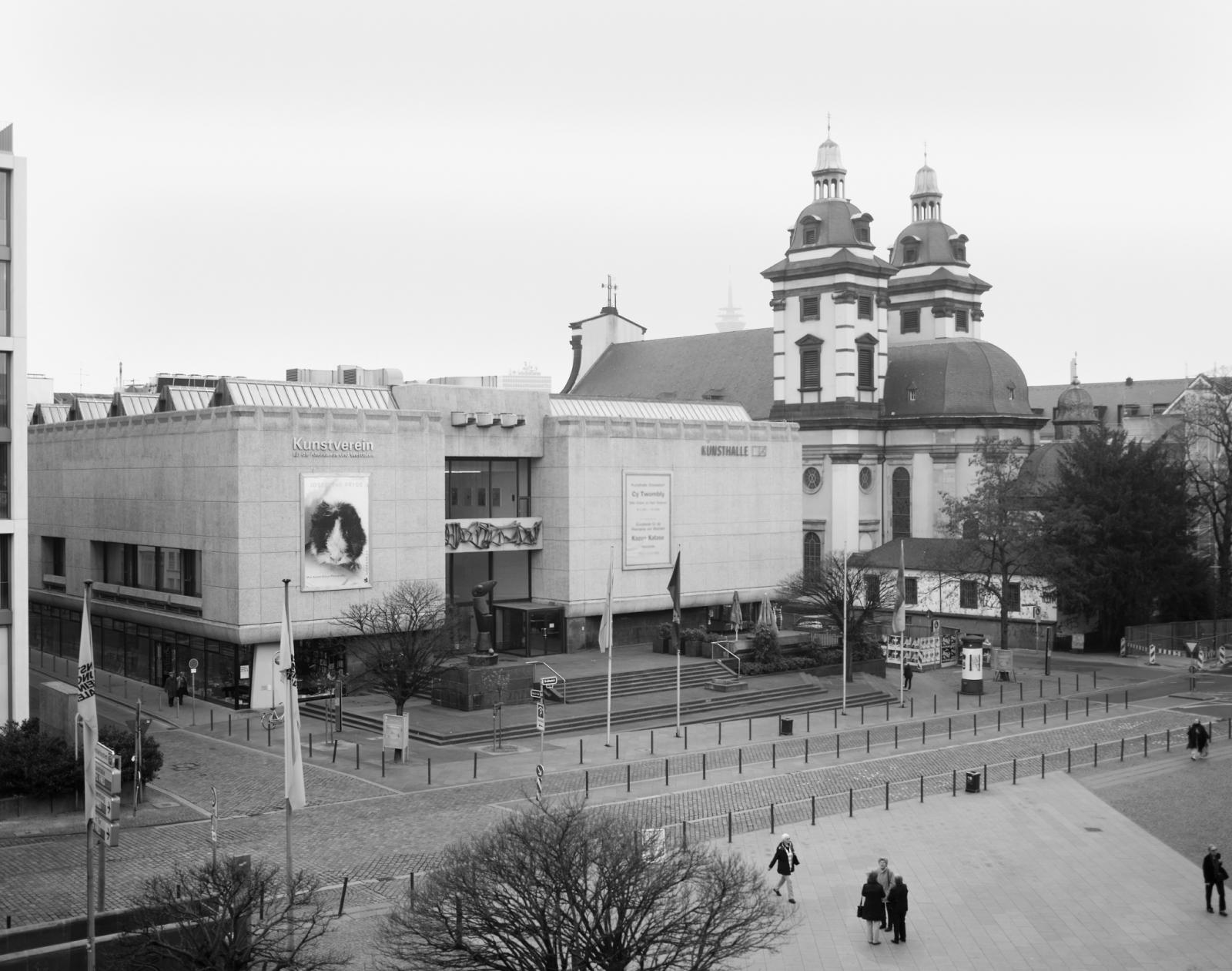 Blick über den Grabbeplatz mit Kunsthalle und St. Andreas