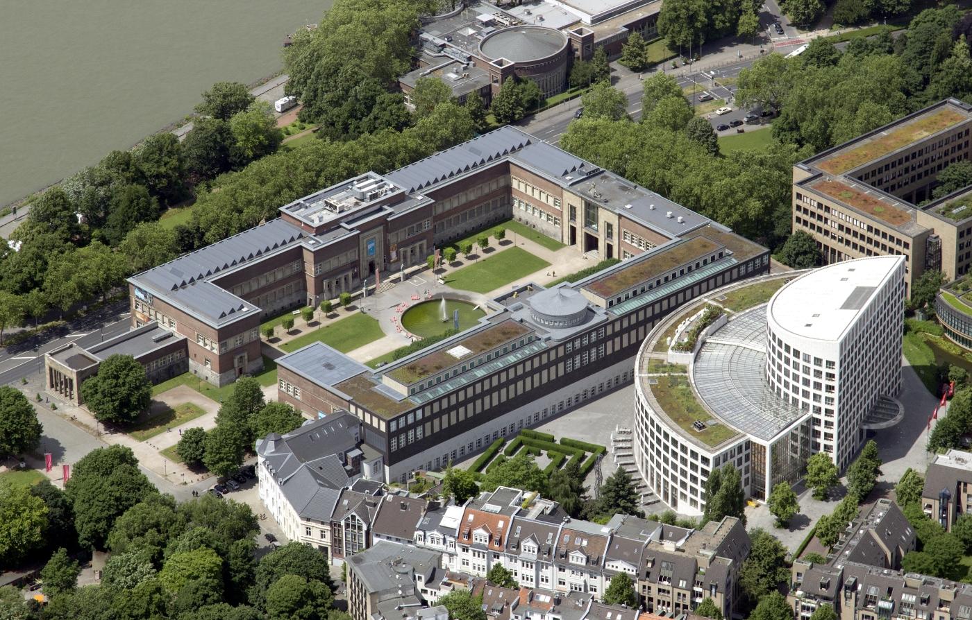 Ehrenhof und Museum Kunstpalast von oben