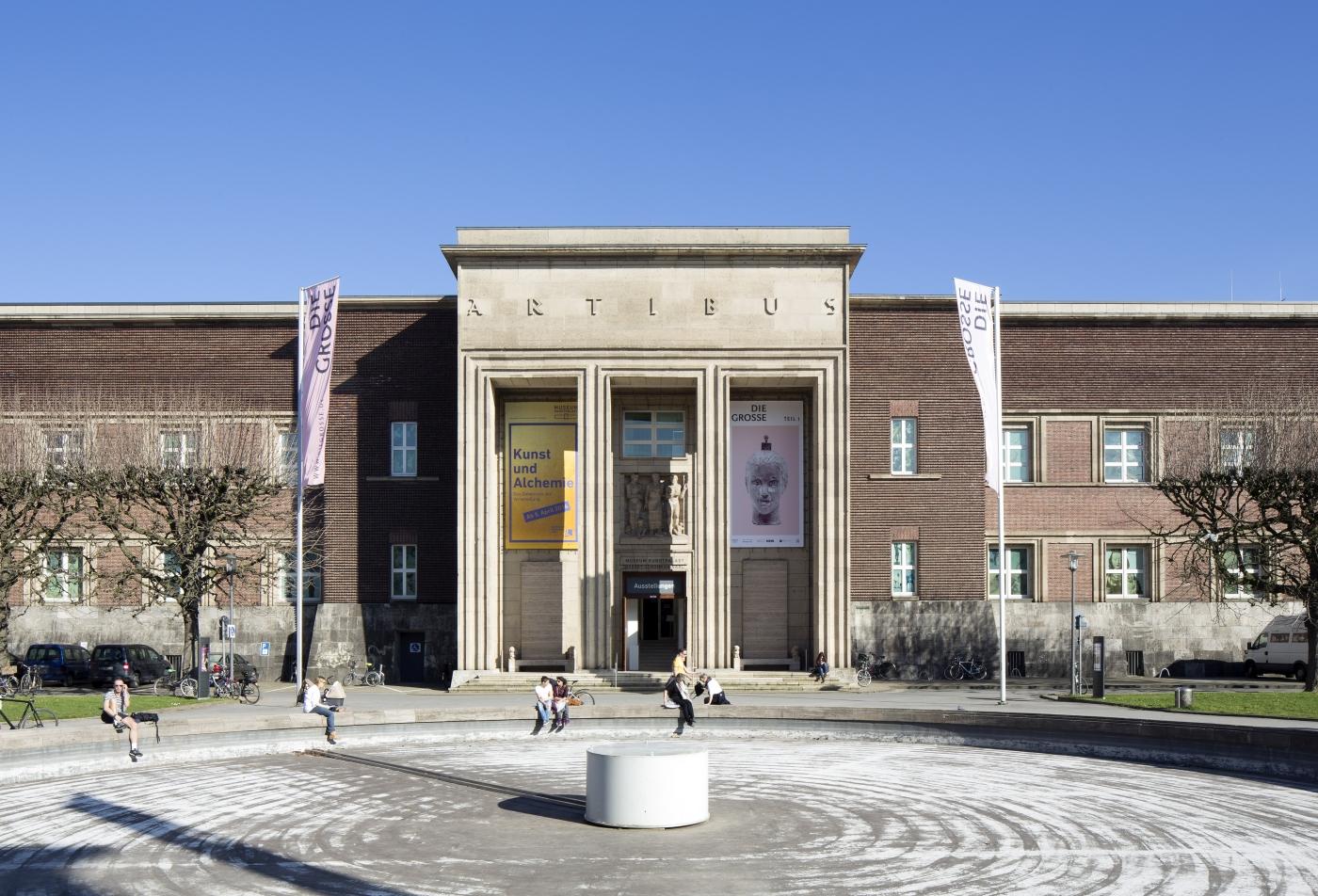 Blick auf den Ostflügel des Museums