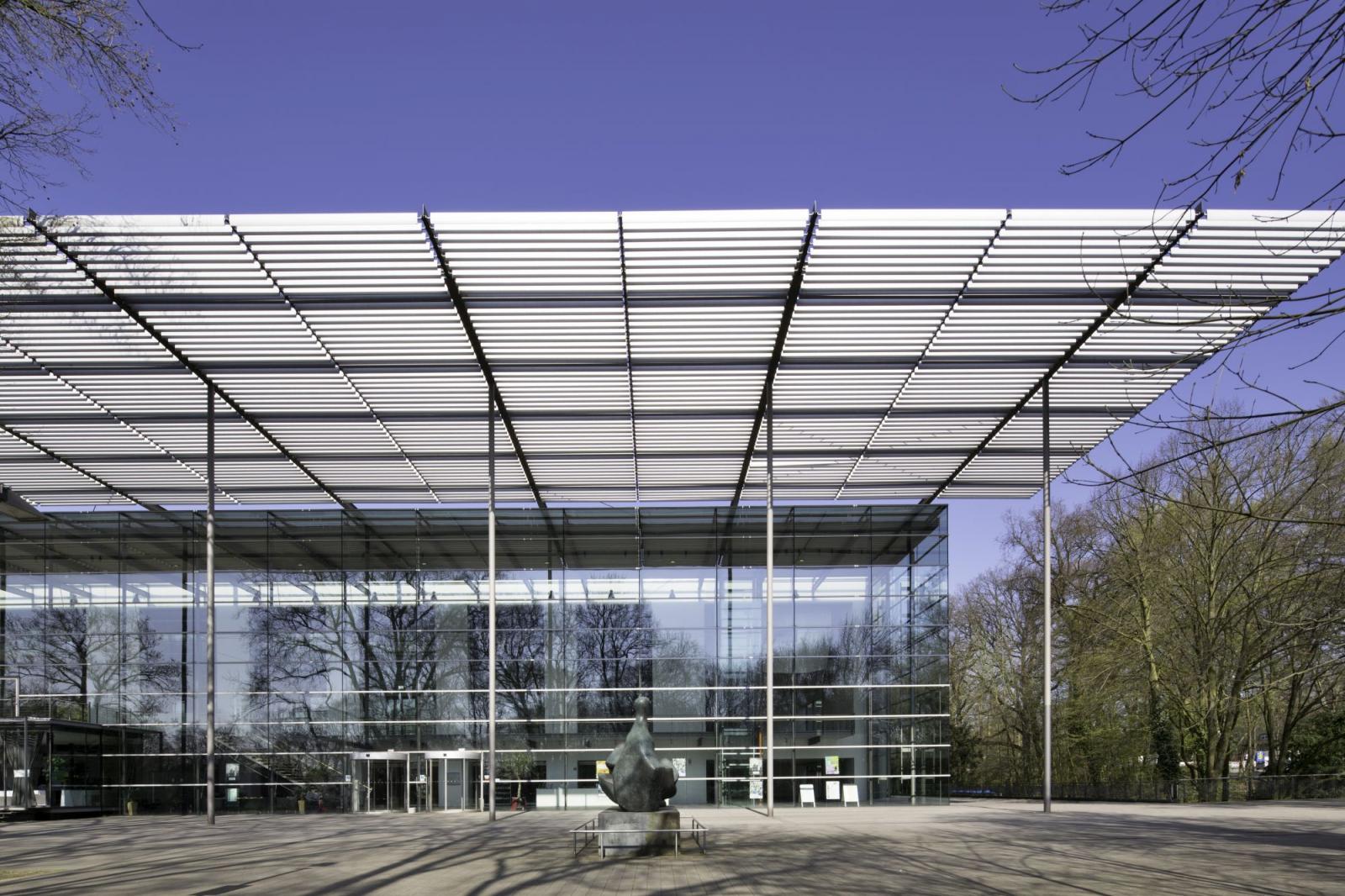 Haus der Ruhrfestspiele mit Vordach