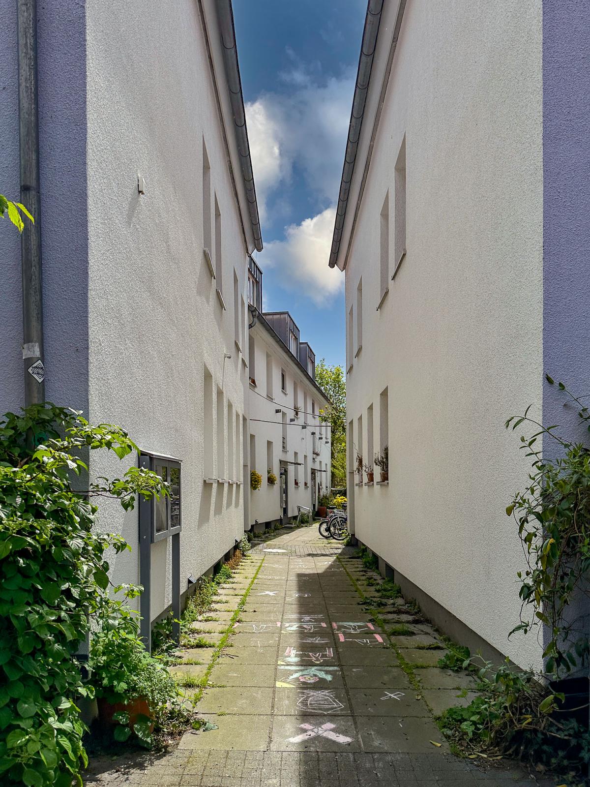 Blick in die Erschließungsgasse