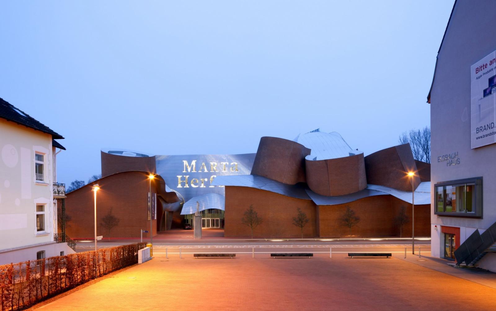 Museum MARTa in der Dämmerung