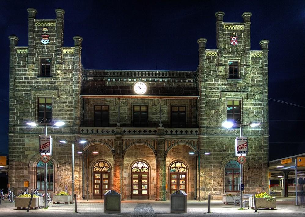 Bahnhof Minden Eingang bei Nacht