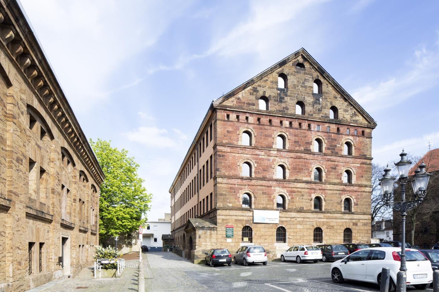 Proviantmagazin mit Heeresbäckerei auf der linken Seite