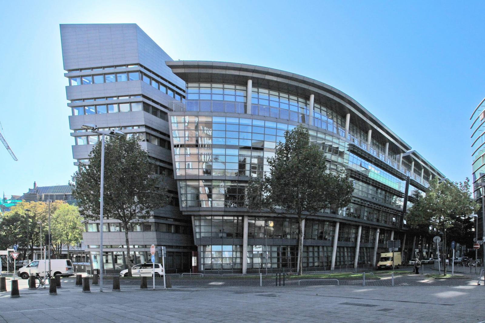 Grand Bateau am Medienhafen in Düsseldorf