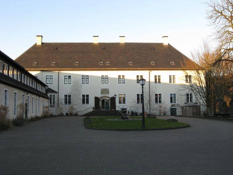 Ansicht Innenhof Schloss Benkhausen vor der Sanierung