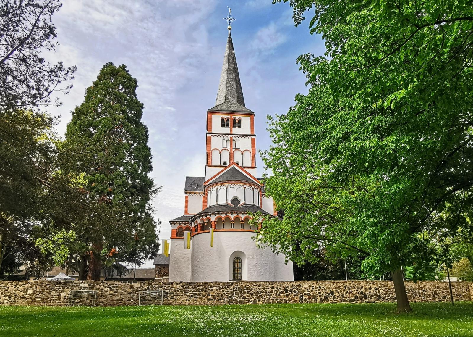 Ostansicht Doppelkirche St. Maria und St. Clemens Schwarzrheindorf