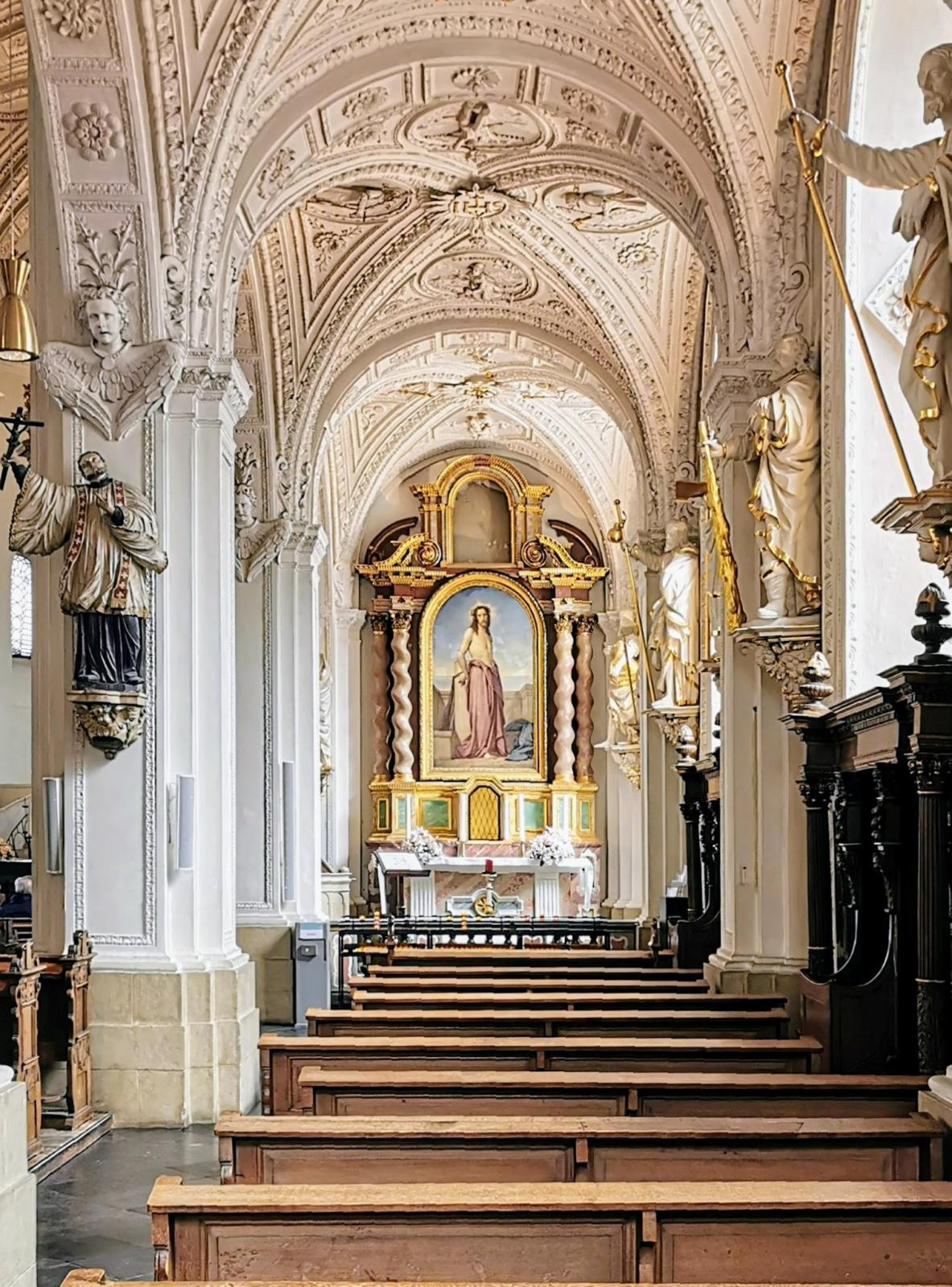 Altar im Seitenschiff