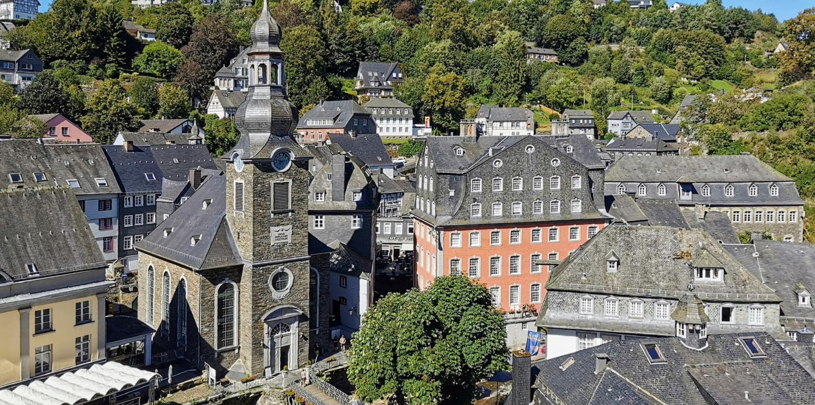 Rotes Haus im Stadtkern von Monschau