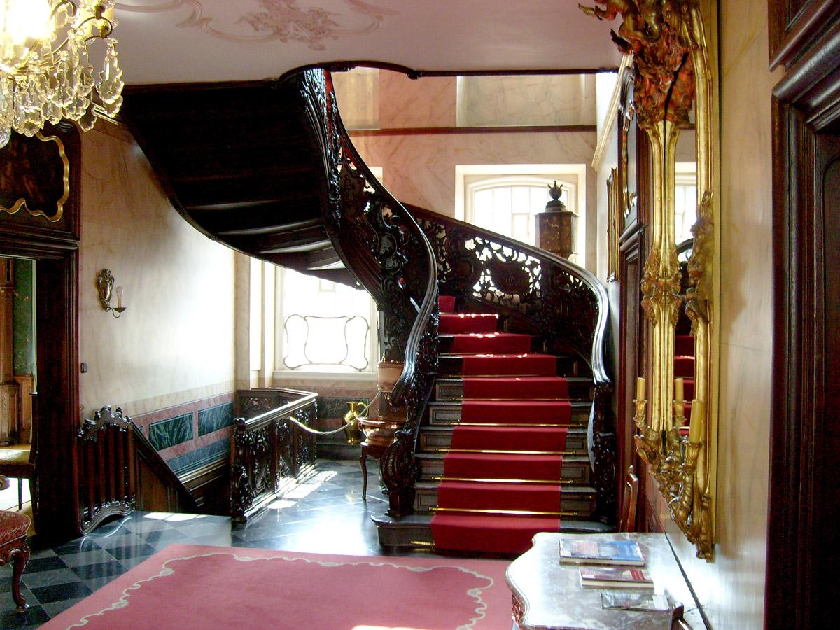 Freitragende Wendeltreppe aus Eichenholz
