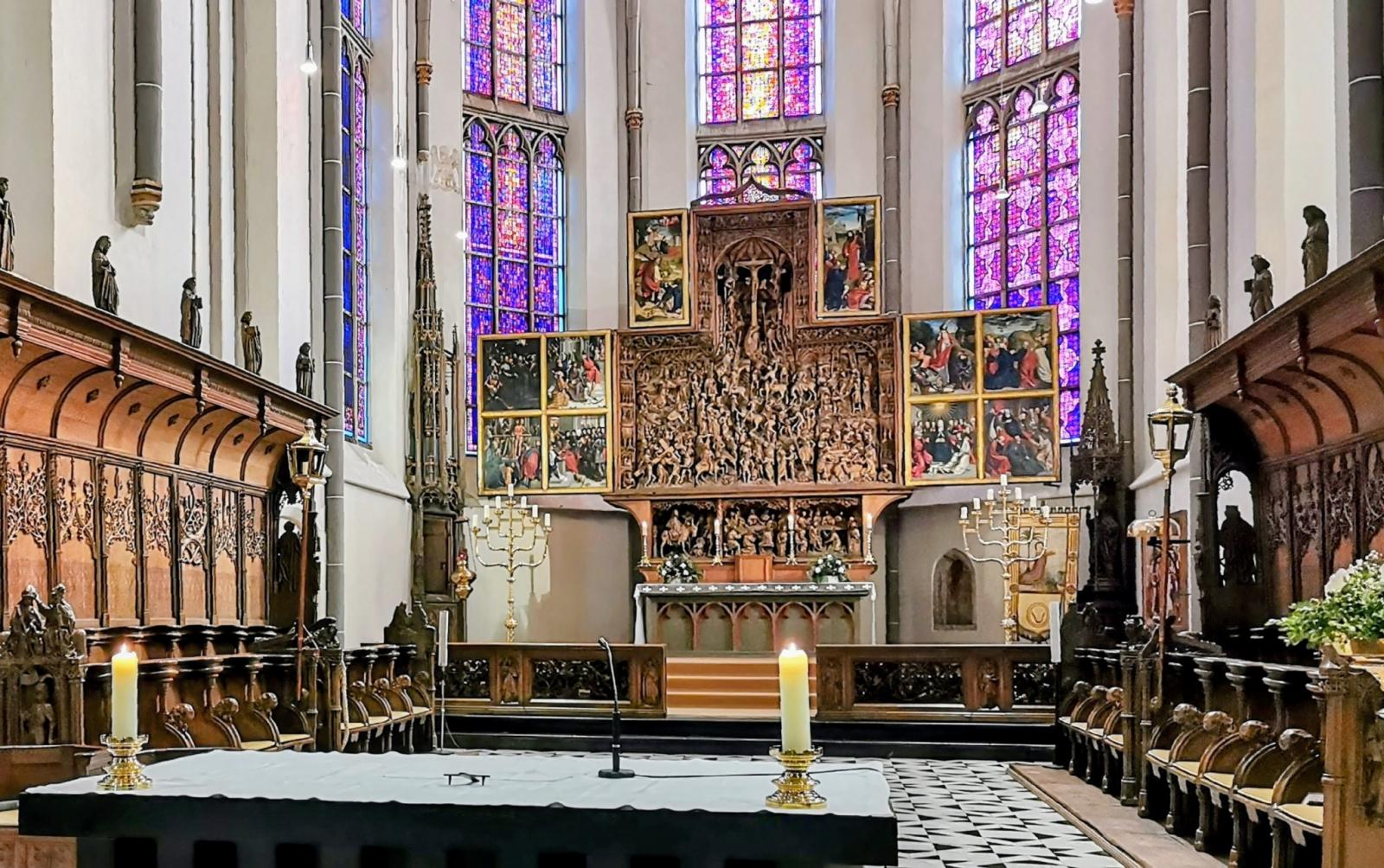 Altar und Chorgestühl im Chor