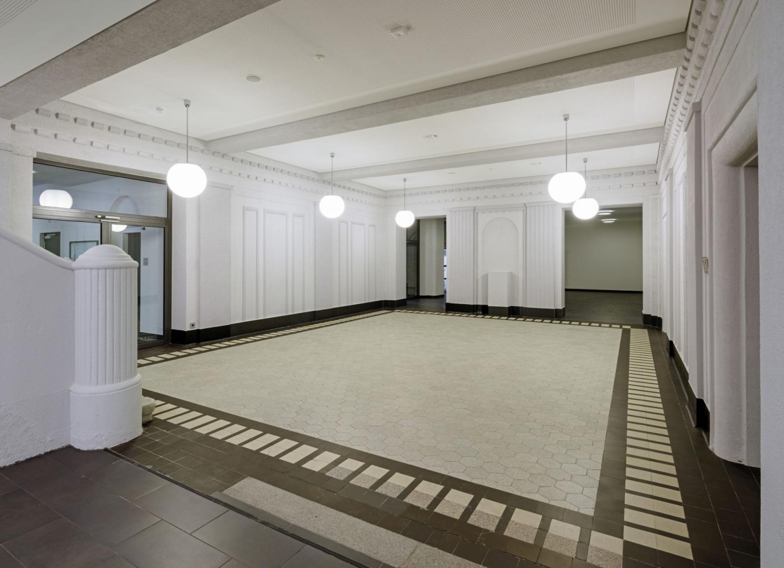 Fritz-Henßler-Berufskolleg, Haupteingang Bestandsbau
